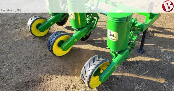 John Deere 71 Food Plot Planter | Hankinson, ND
