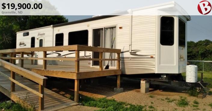 40 foot 2013 Hampton Destination RV $19,900 | Granville, ND